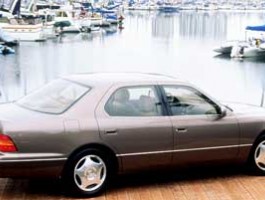 1999 Lexus LS 400 Luxury Sdn 