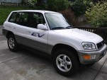 2002 Toyota RAV4 EV on eBay. Image: Plug In America