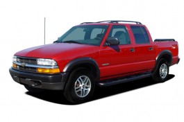 2004 Chevrolet S-10 Crew Cab 123" WB 4WD LS Angular Front Exterior View