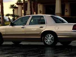 2004 Ford Crown Victoria Standard