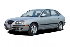 2004 Hyundai Elantra 5dr Sedan GT Manual Angular Front Exterior View