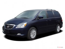 2005 Honda Odyssey TOURING AT Angular Front Exterior View