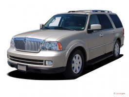 2005 Lincoln Navigator 4-door 4WD Luxury Angular Front Exterior View