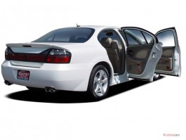 2005 Pontiac Bonneville 4-door Sedan GXP Open Doors