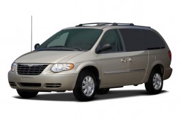 2006 Chrysler Town & Country LWB 4-door Touring Angular Front Exterior View