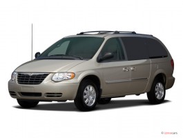 2006 Chrysler Town & Country LWB 4-door Touring Angular Front Exterior View
