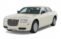 2007 Chrysler 300 2007 Chrysler 300-Series 4-door Sedan 300 RWD Angular Front Exterior View