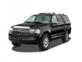 2008 Lincoln Navigator 2WD 4-door Angular Front Exterior View
