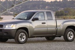 2008 Mitsubishi Raider LS
