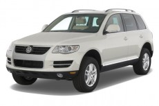 2008 Volkswagen Touareg 4-door V6 Angular Front Exterior View