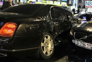 2009 Bentley Continental Flying Spur crashes in Ukraine