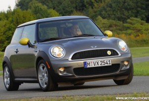 VIDEO: MINI E Goes to Nurburgring to Lap the Track