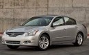 2010 Nissan Altima leak
