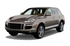 2010 Porsche Cayenne AWD 4-door Turbo Angular Front Exterior View