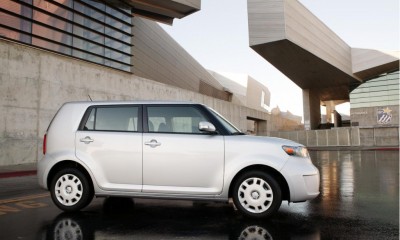 2010 Scion xB Photos