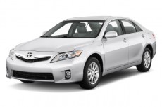 2010 Toyota Camry Hybrid 4-door Sedan (Natl) Angular Front Exterior View