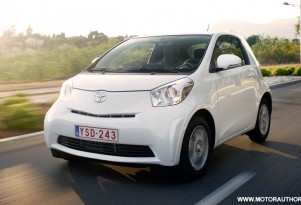 2010 toyota iq motorauthority 005