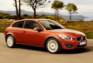 Car Shopping Advice: Lower Your Stress At The Dealership (And Save Money)