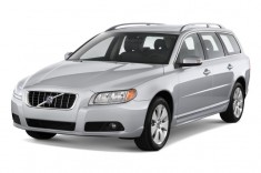 2010 Volvo V70 4-door Wagon Angular Front Exterior View