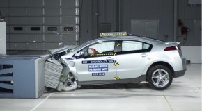 2011 Chevrolet Volt in IIHS crash test