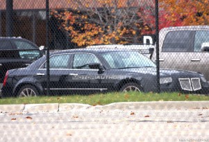 2011 Chrysler 300 test mule spy shots