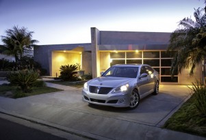 2012 Hyundai Equus Trades iPad For Paper Manual