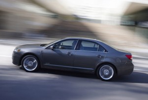2010 New York Auto Show: 2011 Lincoln MKZ Hybrid