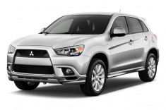2011 Mitsubishi Outlander Sport 2WD 4-door CVT SE Angular Front Exterior View