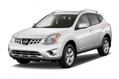 2011 Nissan Rogue FWD 4-door SV Angular Front Exterior View