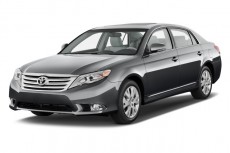 2011 Toyota Avalon 4-door Sedan (NAT) Angular Front Exterior View