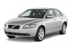 2011 Volvo S40 4-door Sedan Angular Front Exterior View
