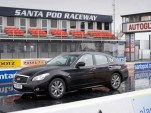 2012 Infiniti M35h sets Guinness record for quickest hybrid 