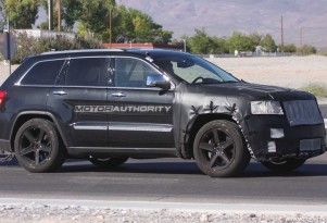 2012 Jeep Grand Cherokee SRT8 spy shots