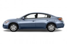 2012 Nissan Altima 4-door Sedan I4 CVT 2.5 S Side Exterior View