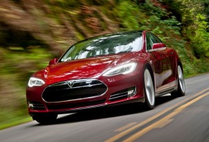 California Gas Prices, Top Safety Picks, Tesla Cash Flow: Car News Headlines