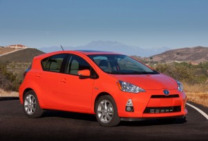 Graduating From College? Get $1,000 Off A 2012 Toyota Prius C