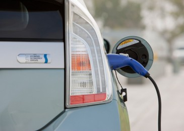 New Gas Mileage Rules Will Reshape What Americans Drive: Hybrids, Electrics, Cost