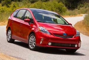2012 Toyota Prius V Video Road Test
