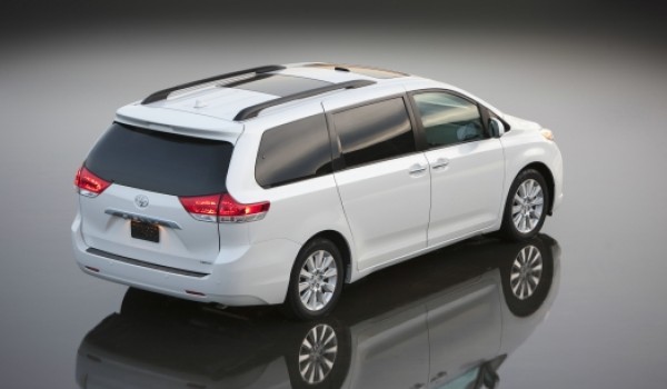 2012 Toyota sienna safety ratings
