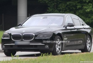 2013 BMW 7-Series facelift spy shots