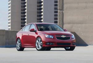 2013 Chevrolet Cruze Gets Safer, Keeps Your Hands On The Wheel
