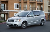 2013 Chrysler Town & Country Photos