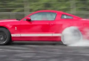 2013 Ford Mustang Shelby GT500 burnout