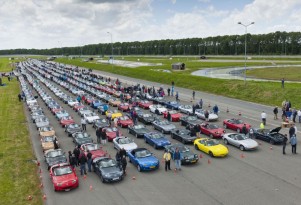 Gathering of Mazda MX-5 Miatas sets new world record