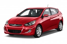 2013 Hyundai Accent 5dr HB Auto SE Angular Front Exterior View