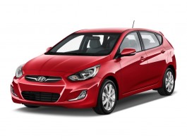 2013 Hyundai Accent 5dr HB Auto SE Angular Front Exterior View
