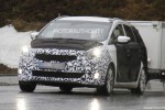 2013 Kia Rondo spy shots
