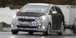 2013 Kia Rondo spy shots