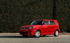 2013 Scion xB Photos