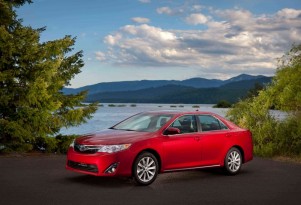 2013 Toyota Camry Hybrid Gains Interior, Tech Upgrades